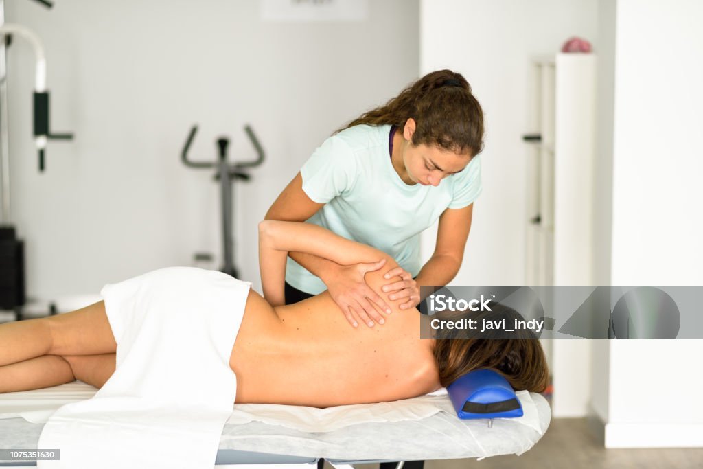 Consulta de fisioterapia y podología en Axial Salud Integrativa
